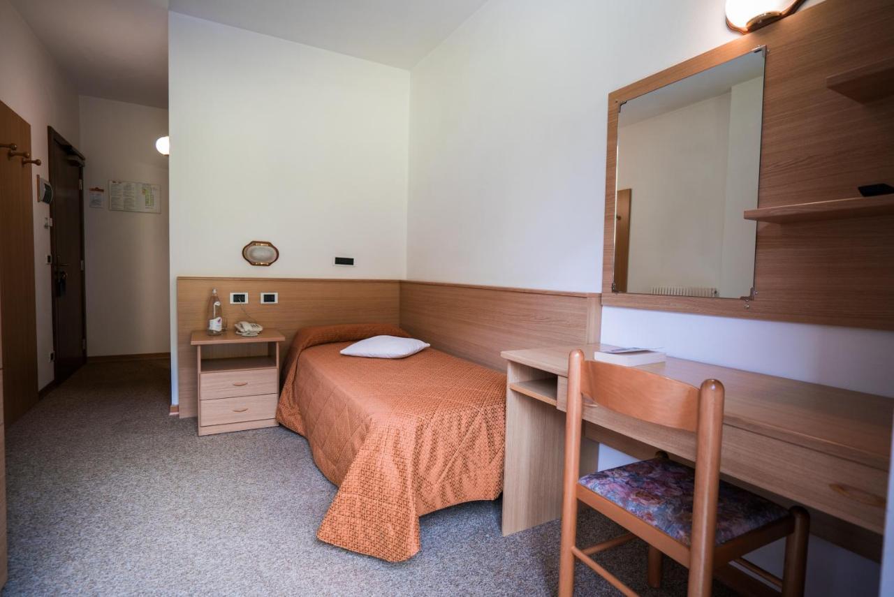 קדרצונה Hotel Rio מראה חיצוני תמונה